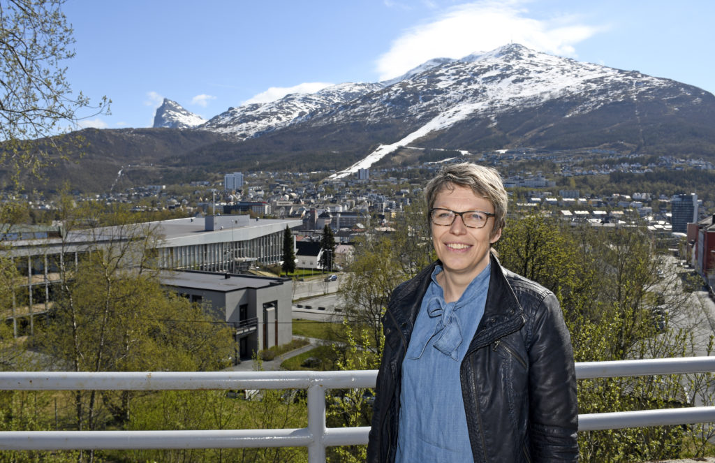 Den nye UNN-lederen er halvt dansk og halvt narviking. Vibeke Haukland var ett år da familien flyttet til Narvik. Moren jobbet som operasjonssykepleier ved sykehuset, og Vibeke føler seg «oppvokst» på sykehuset. Foto: Rune Stoltz Bertinussen, Krysspress
