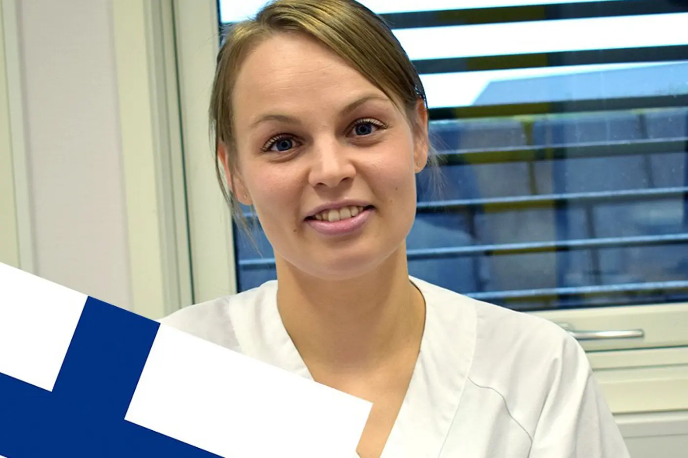 En person som holder et flagg