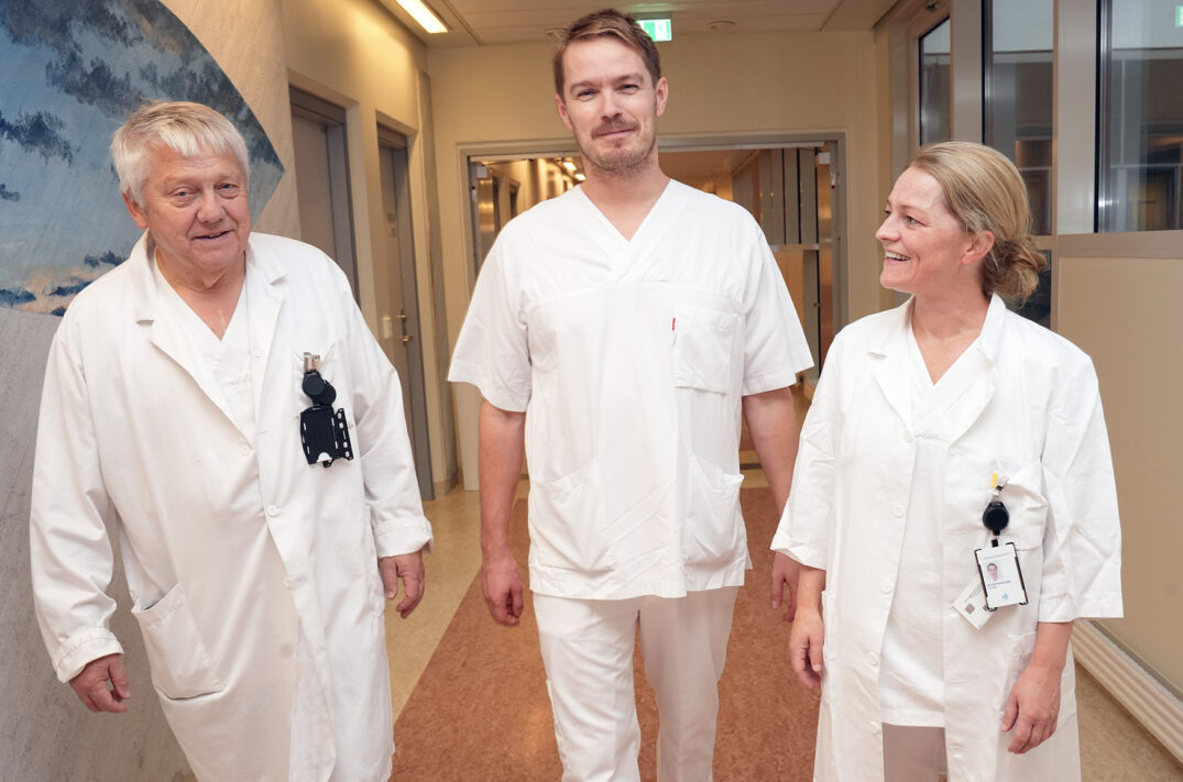 Jon Florholmen, Håvard og Åse Florholmen-Kjær i UNN-korridor