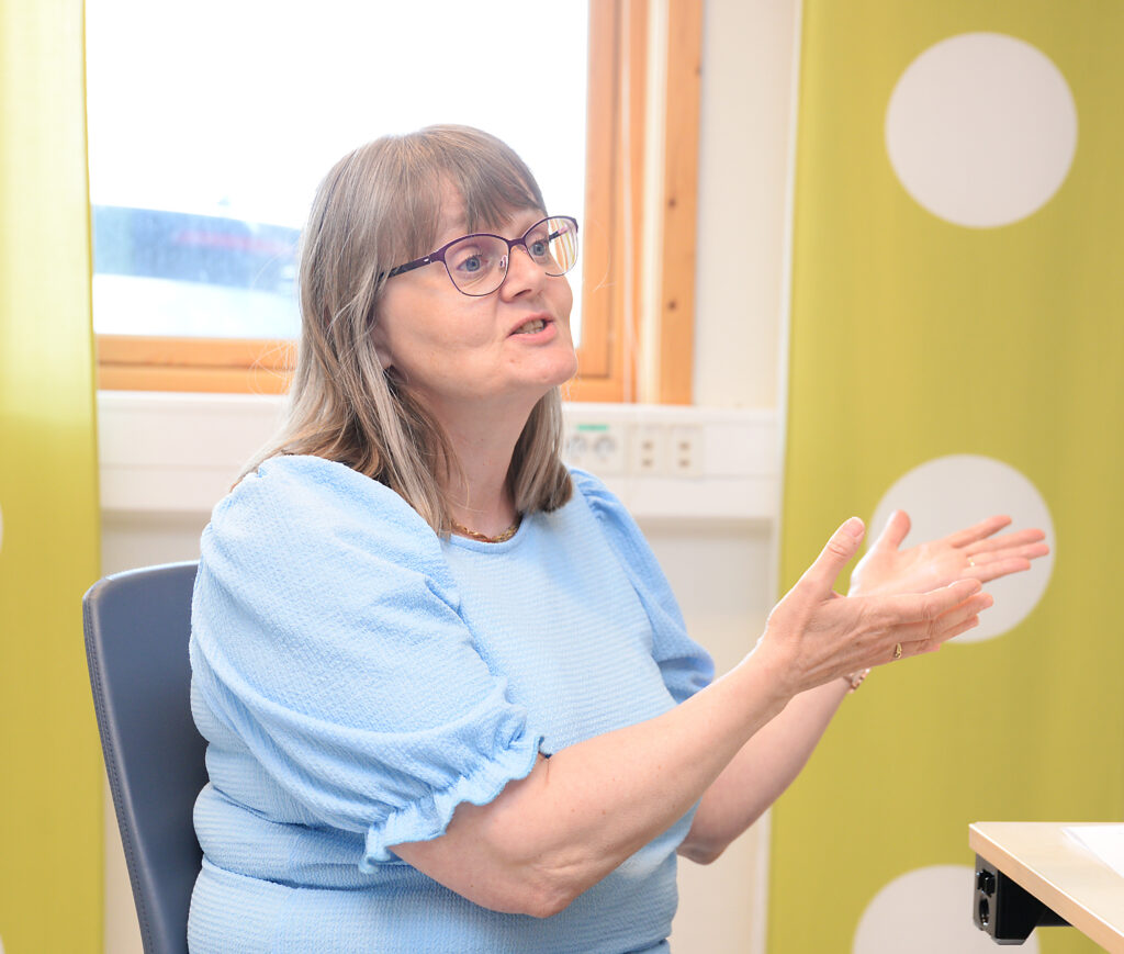 En person med briller