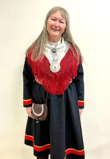 Kvinne i samisk drakt