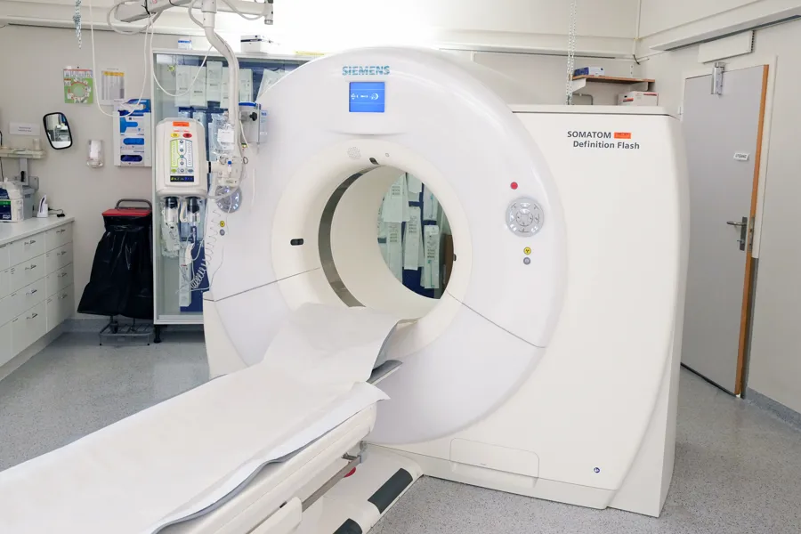 En stor hvit CT-maskin