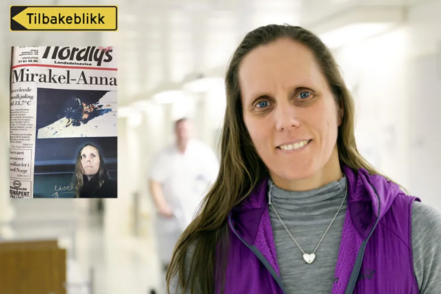 En kvinne som smiler til kameraet