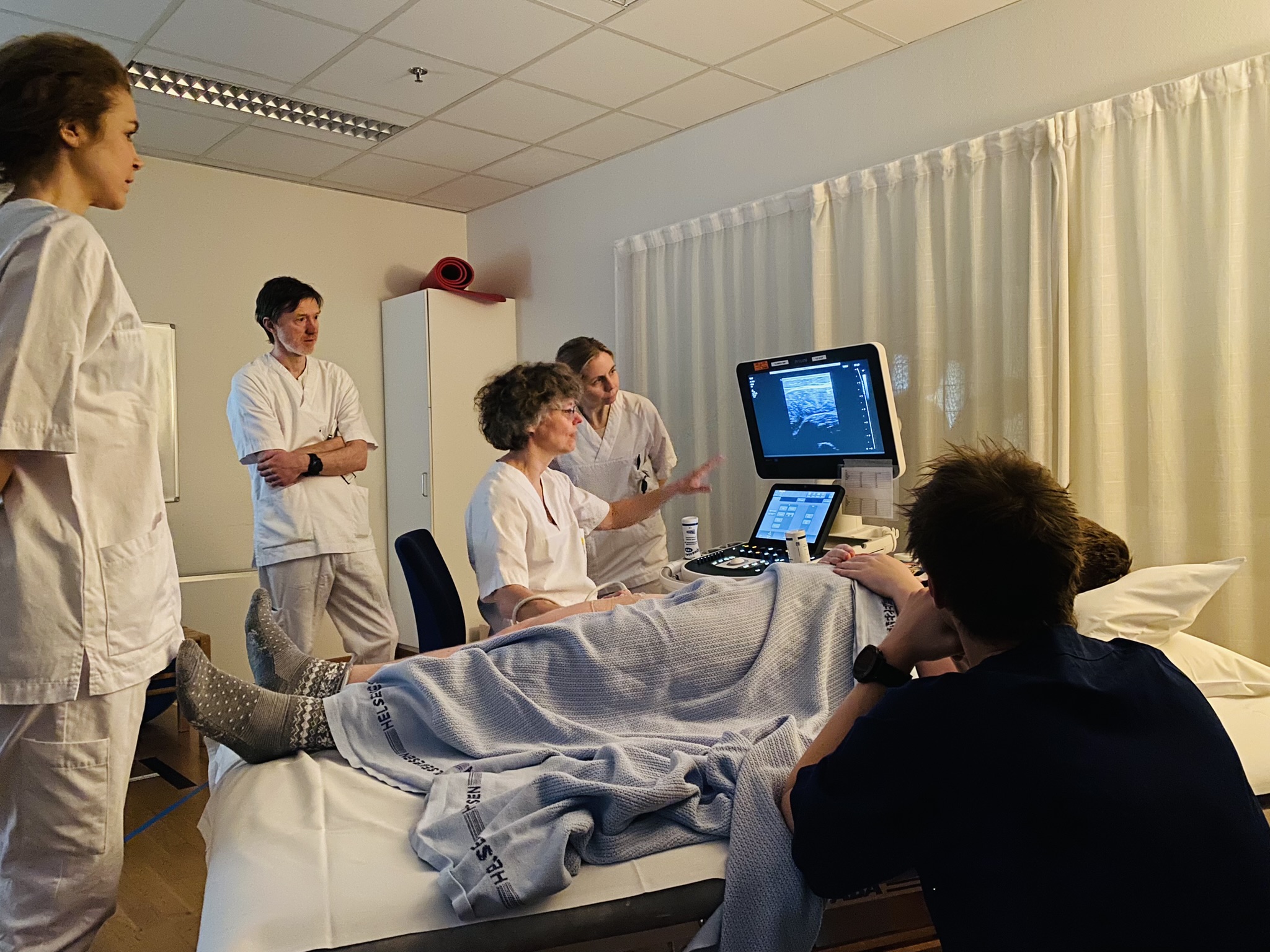 En gruppe mennesker på et sykehus