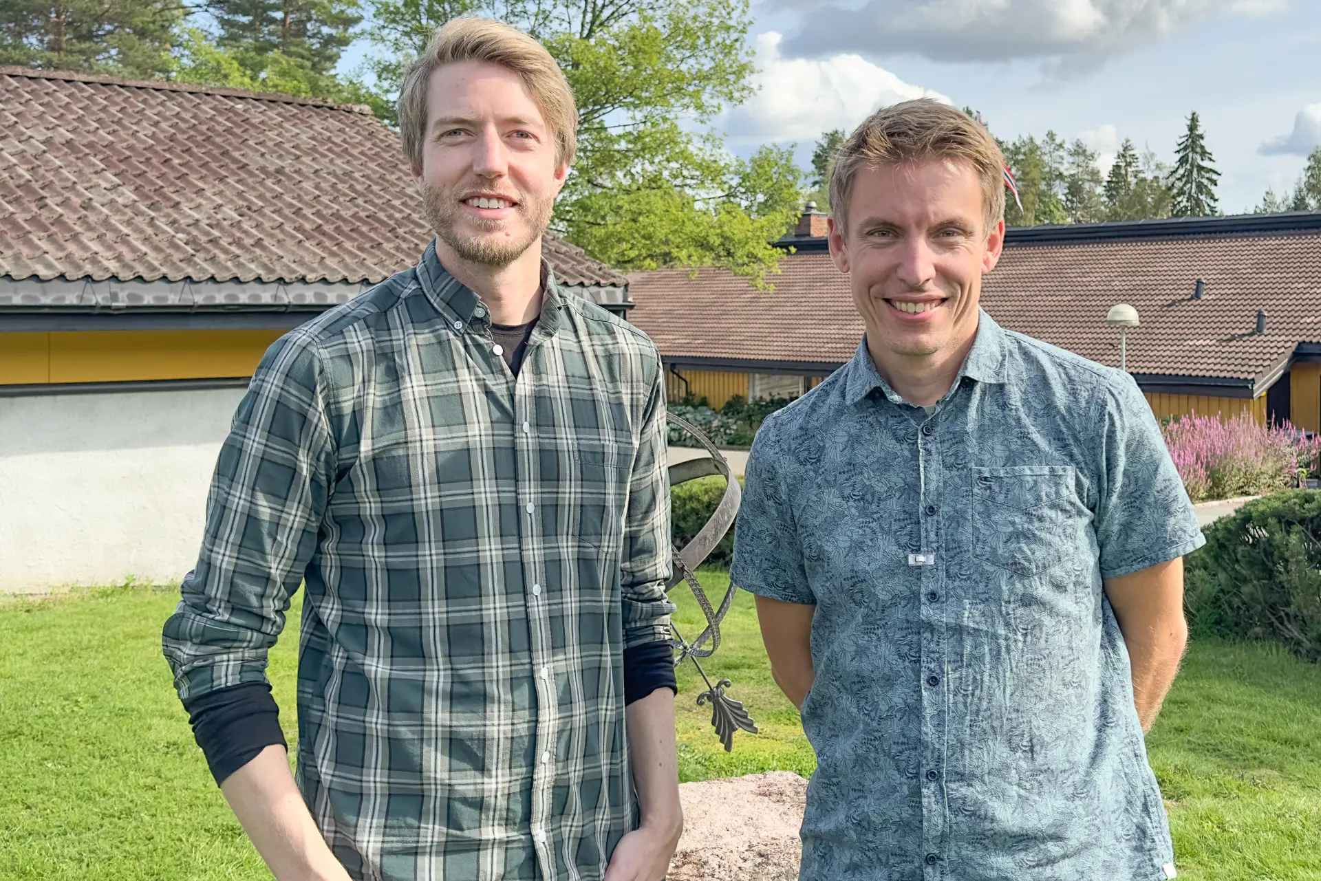 To skjortekledde menn