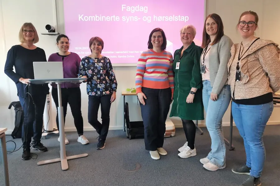 7 kvinner som poserer