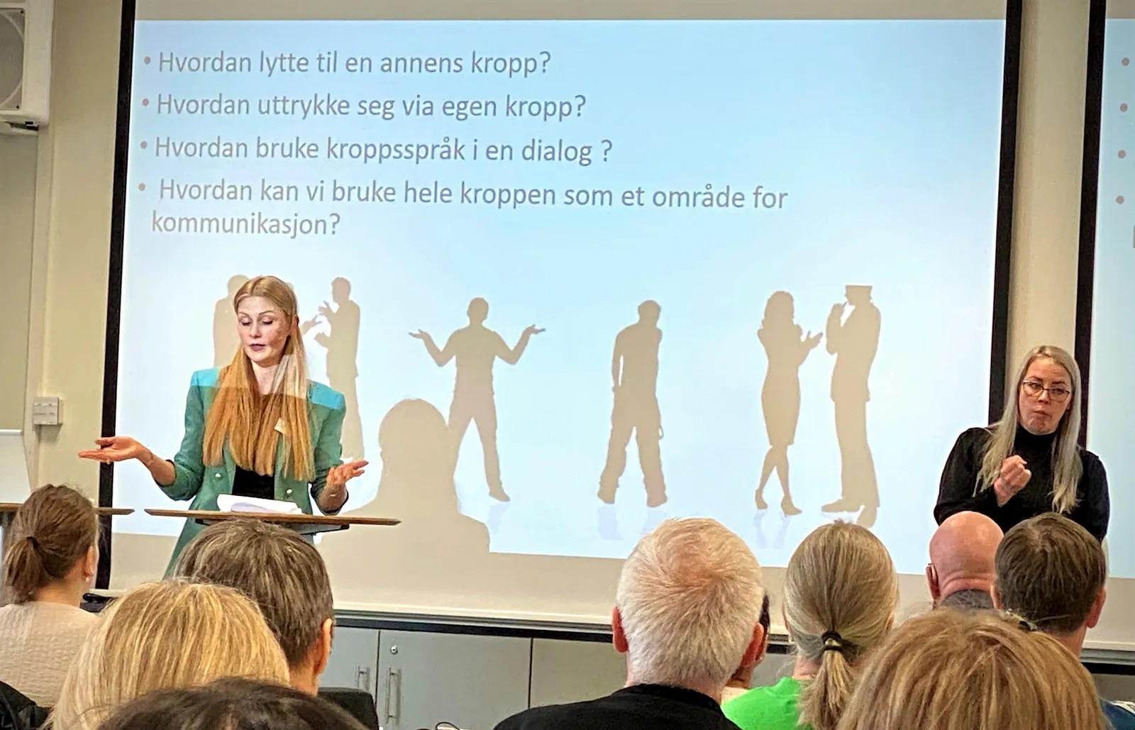 En person som holder en presentasjon