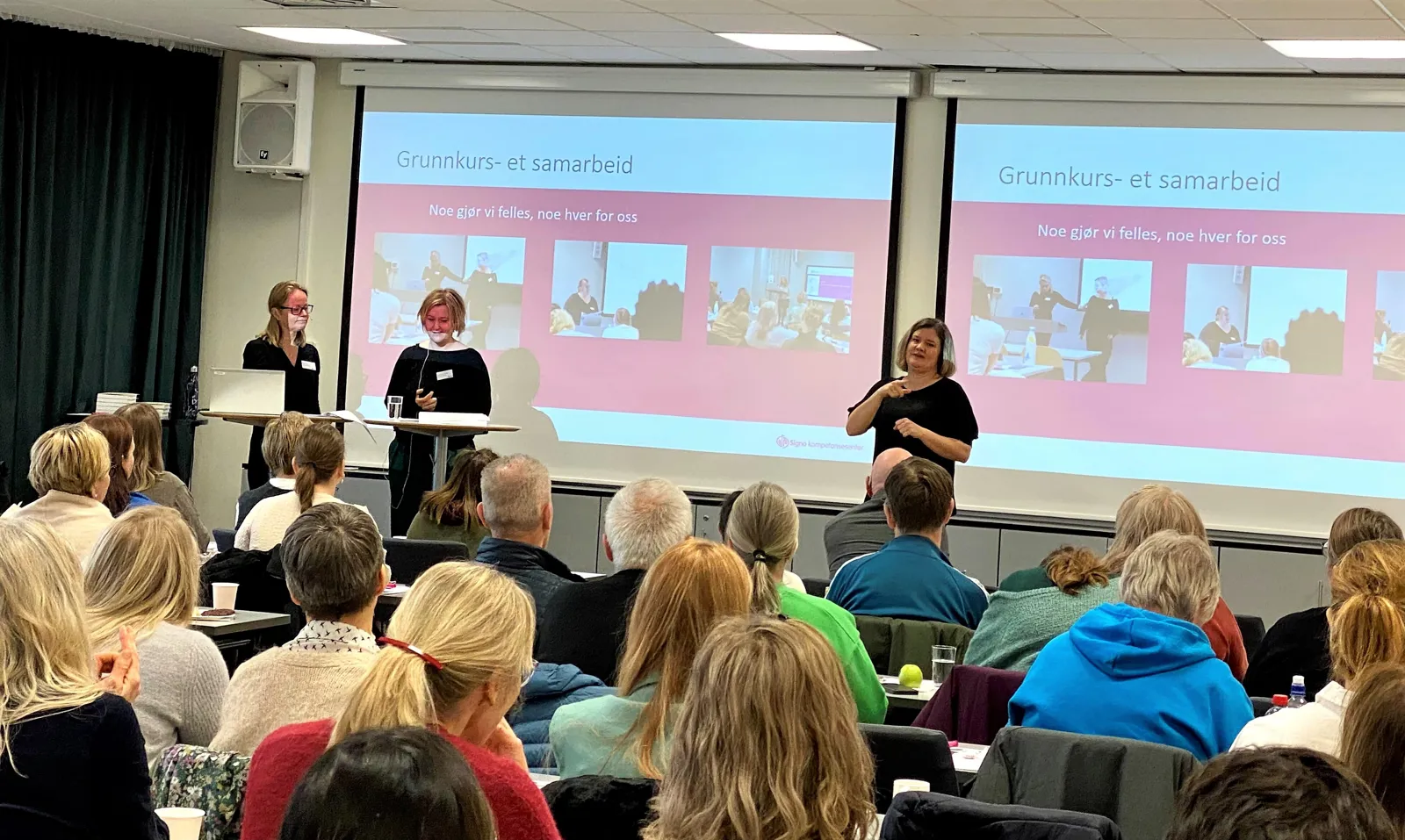En gruppe mennesker som følger med på et foredrag