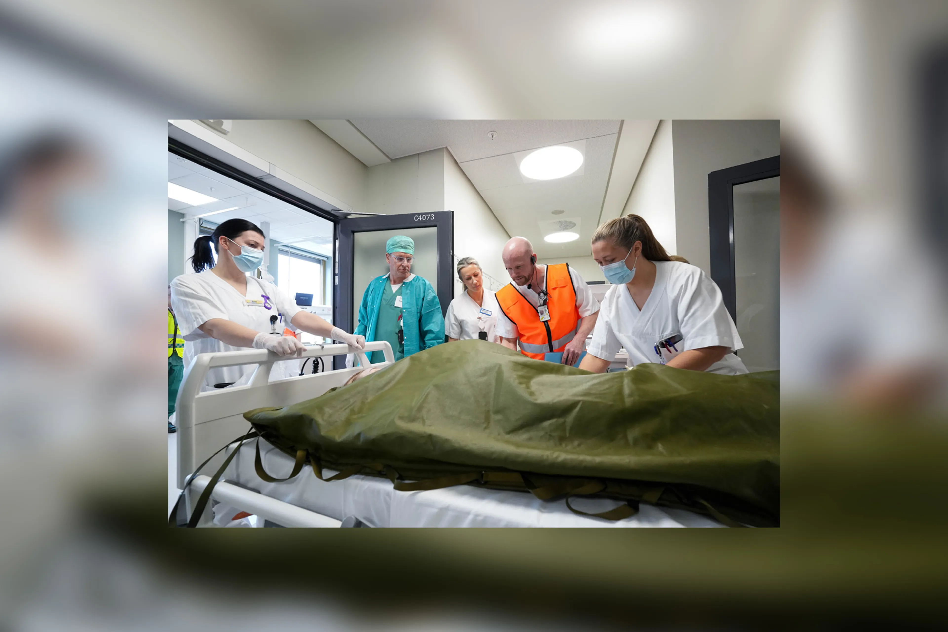 En gruppe mennesker på et sykehus