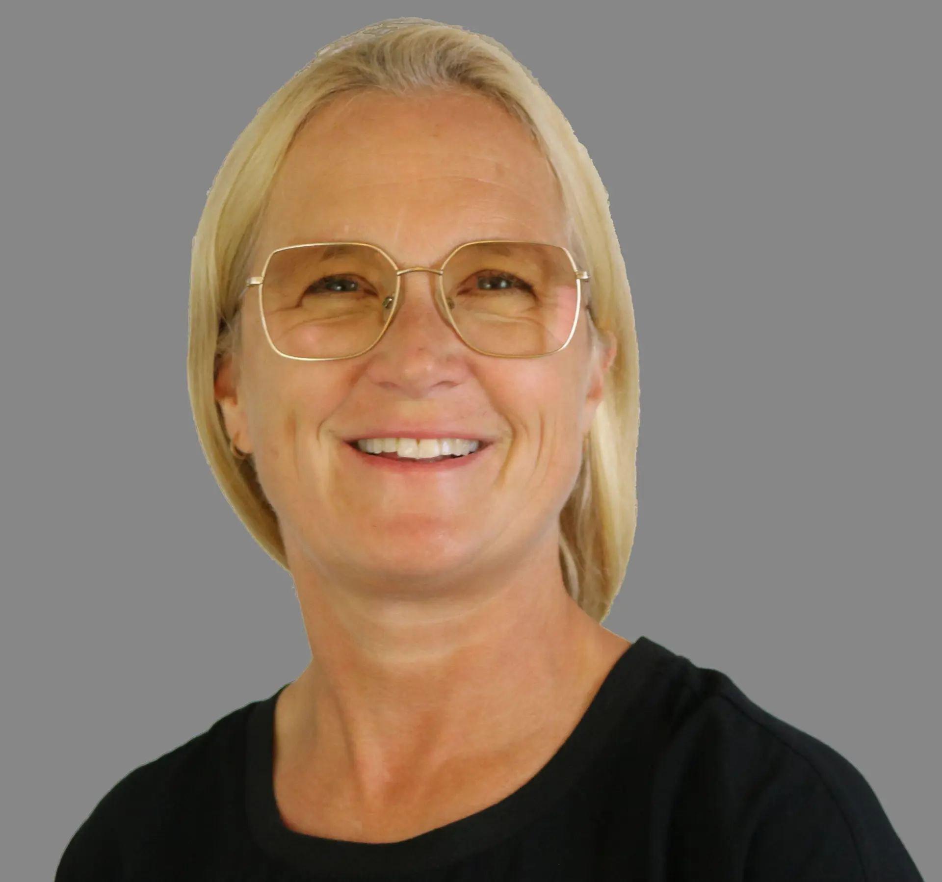 Blond dame med briller