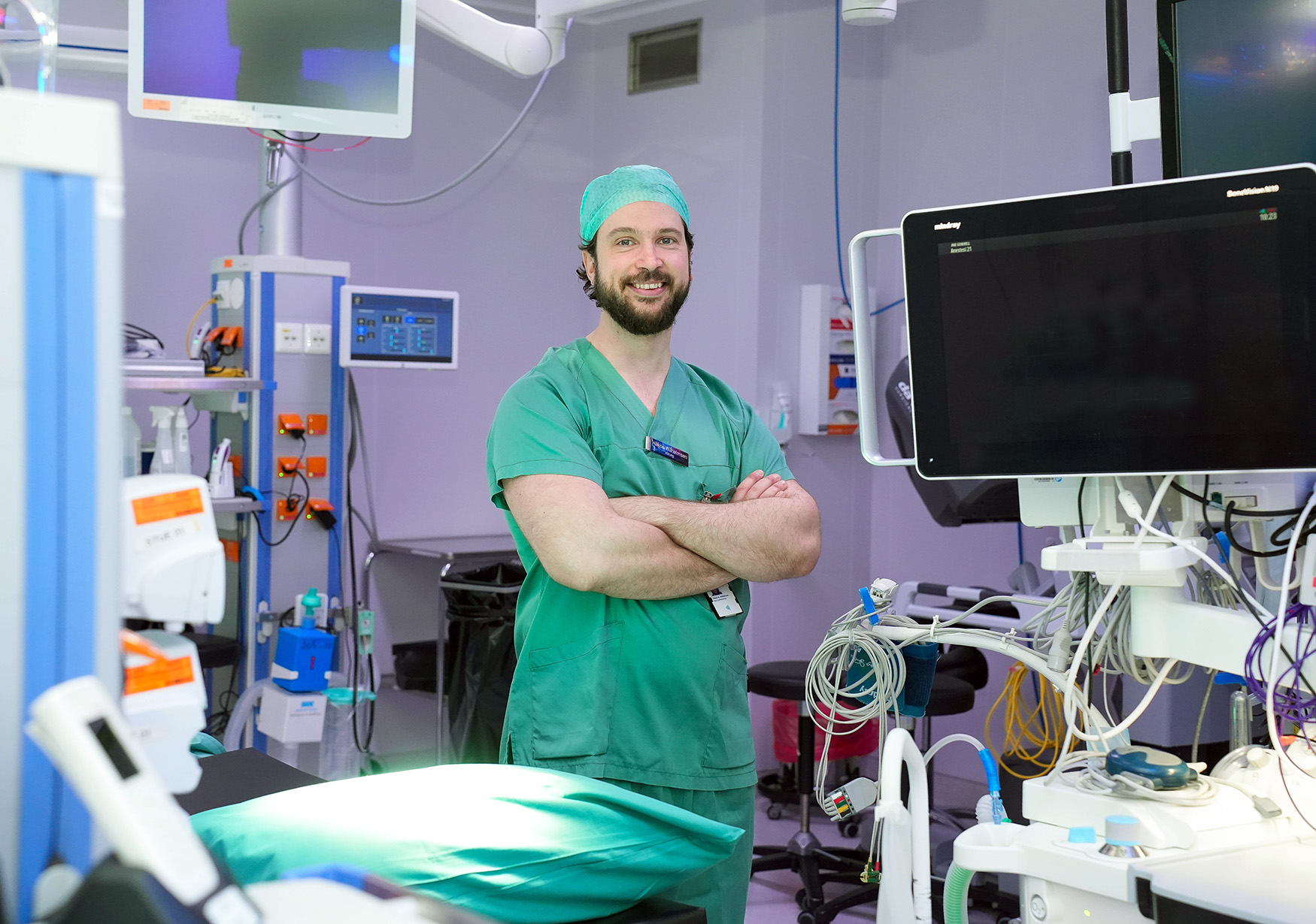 En mann på et sykehusrom