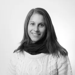 En person som smiler for kameraet