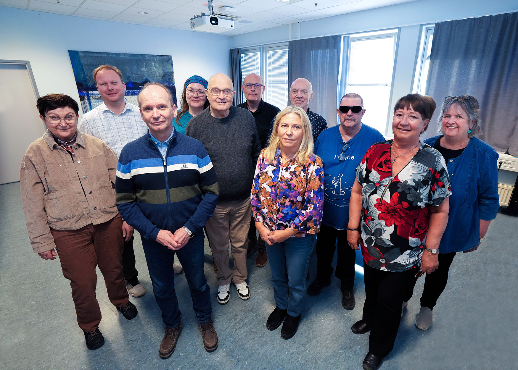 En gruppe mennesker som poserer for et bilde