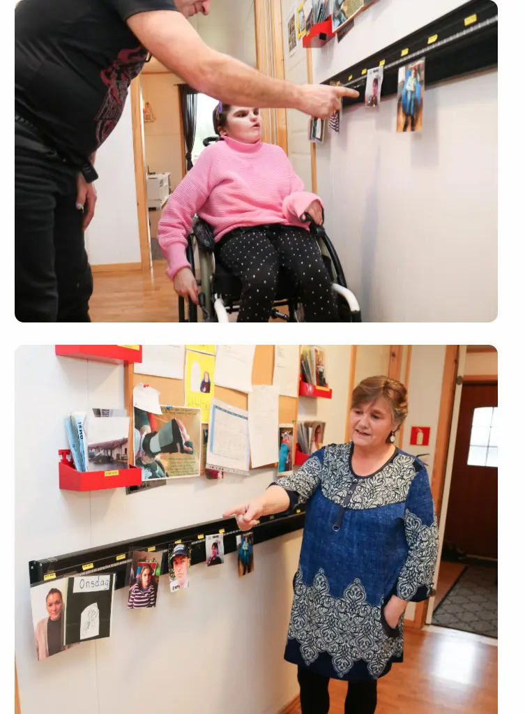 Kollage:Mann peker på et foto på en bildelist, mens jente i rullestol ser på. Kvinne i blå kjole viser fram en foto-list som henger i en gang. En korktavle med en rekke papirer henger over listen.