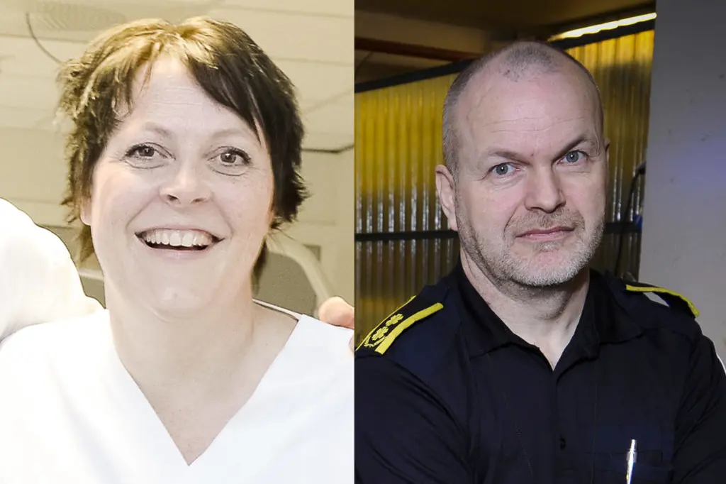 En mann og kvinne som smiler