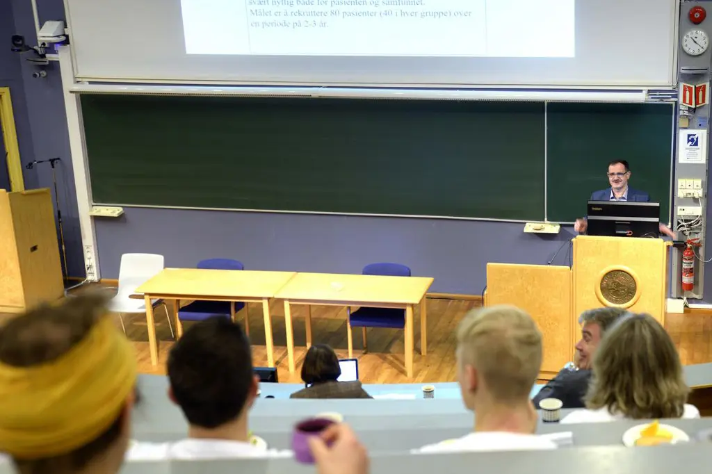 En person som holder en presentasjon