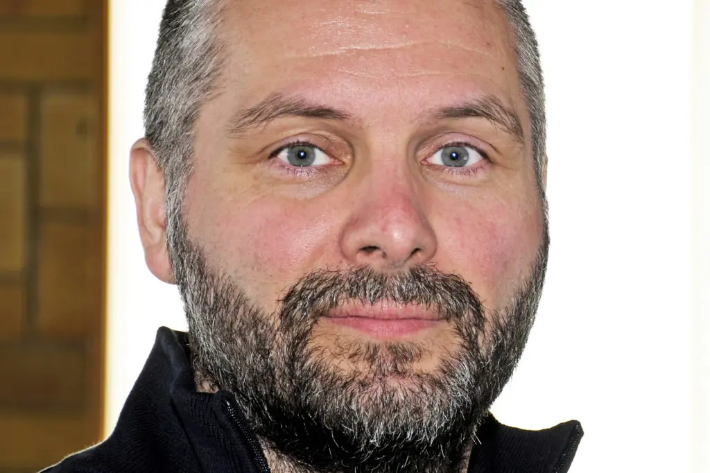 En mann med skjegg