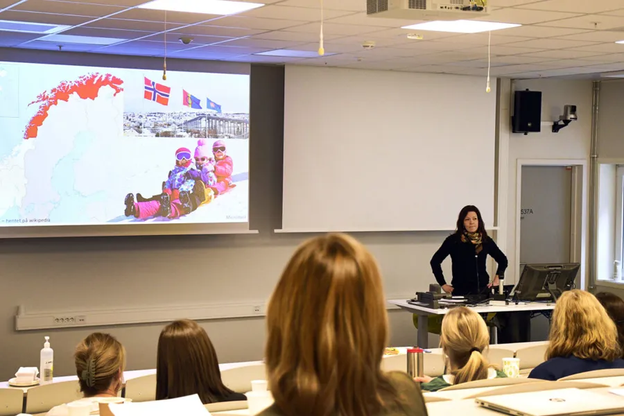 En person som underviser en klasse
