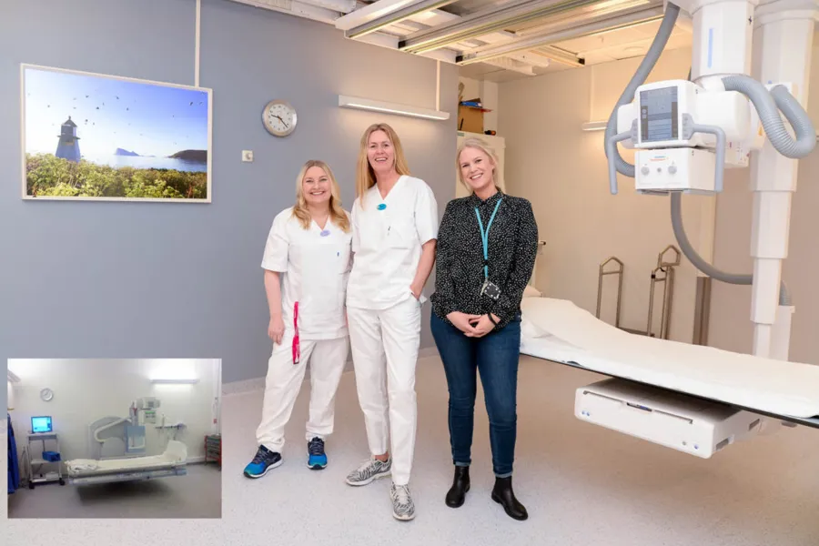 En gruppe kvinner som poserer for et bilde på et sykehusrom