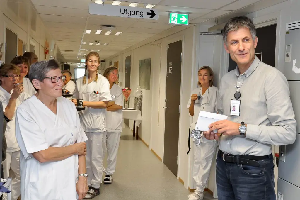 En gruppe mennesker på et sykehus