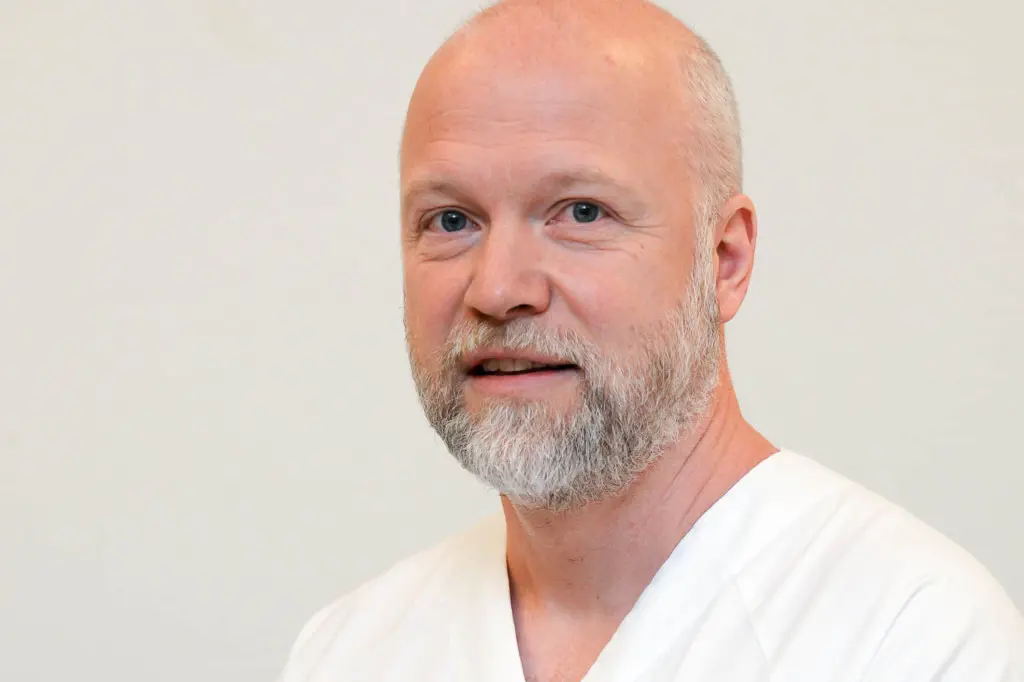 En mann med skjegg