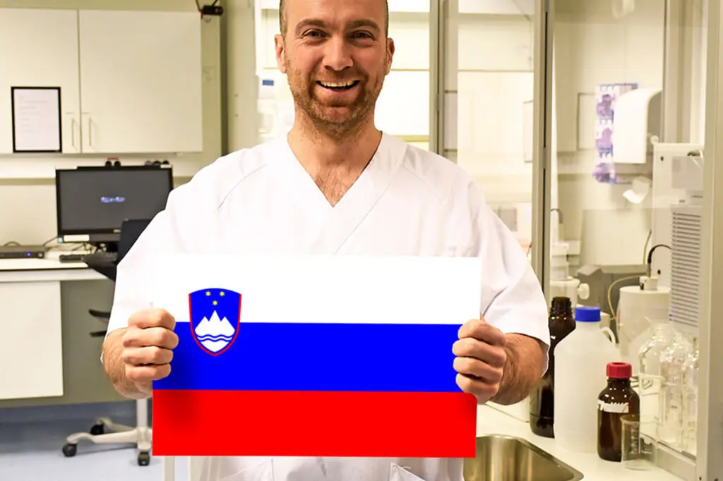 Jan Leskovar med flagg fra Slovenia