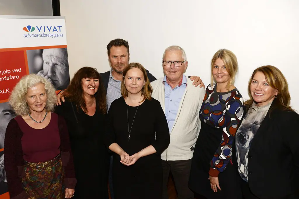 En gruppe mennesker som poserer for et bilde