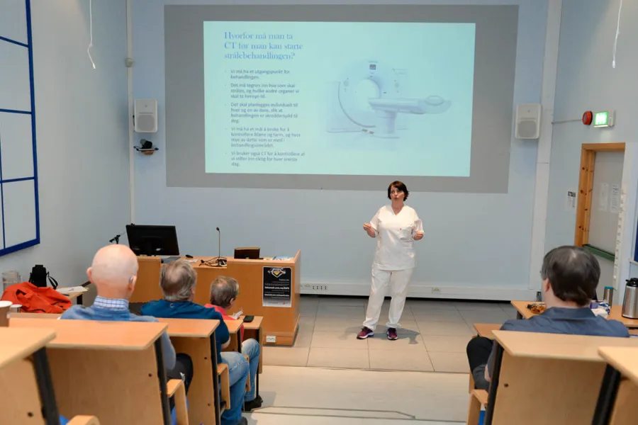 En person som underviser en klasse