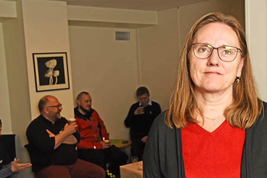 En person som bruker briller