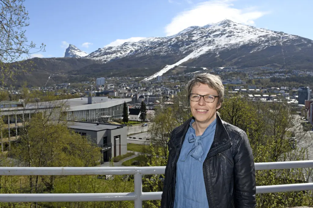 Den nye UNN-lederen er halvt dansk og halvt narviking. Vibeke Haukland var ett år da familien flyttet til Narvik. Moren jobbet som operasjonssykepleier ved sykehuset, og Vibeke føler seg «oppvokst» på sykehuset. Foto: Rune Stoltz Bertinussen, Krysspress