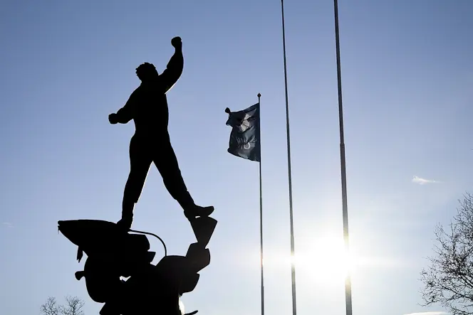 Statue ved UNN Åsgård