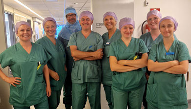 Åtte klinikere i operasjonsuniform