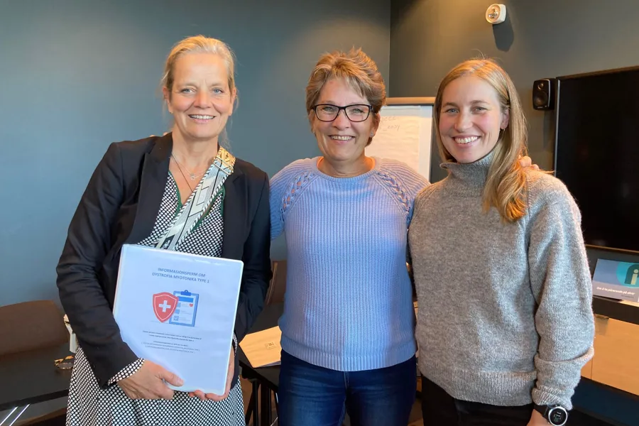 En gruppe kvinner som poserer for et bilde