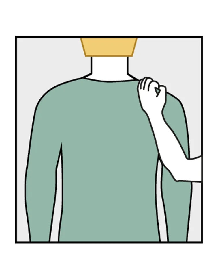 En hånd som holder en lyspære