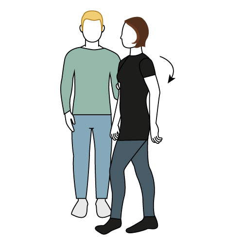 To personer iført masker