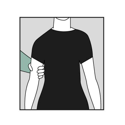 En svart og hvit skjorte