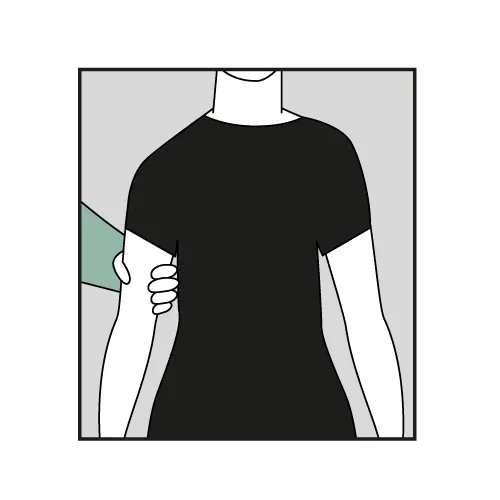 En svart og hvit skjorte