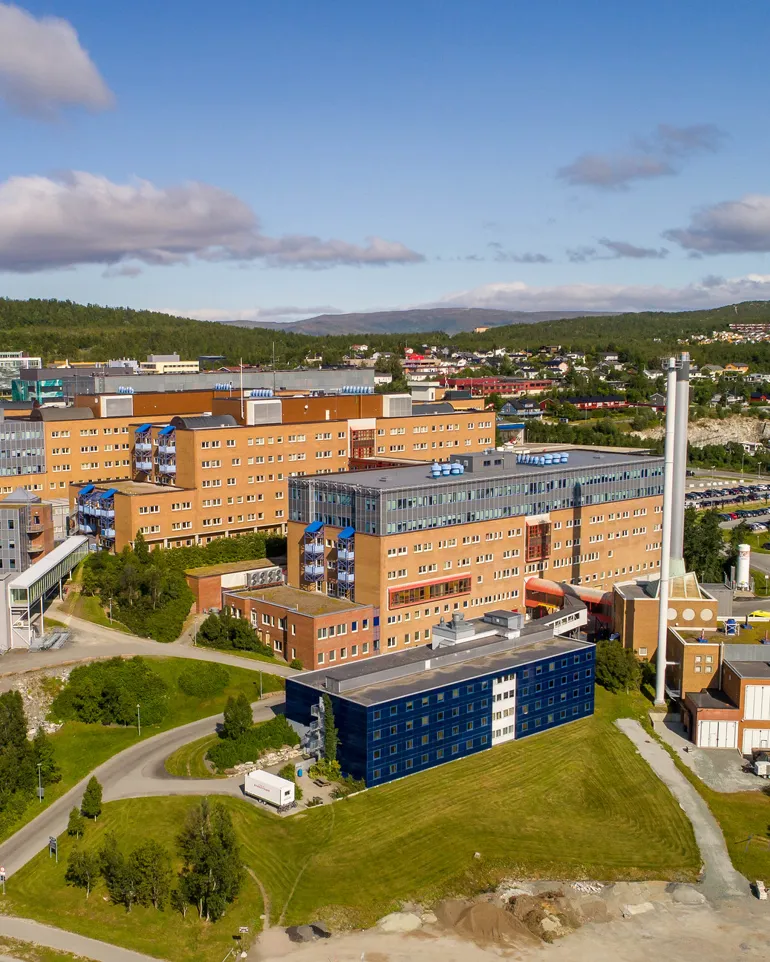 En by med mange bygninger